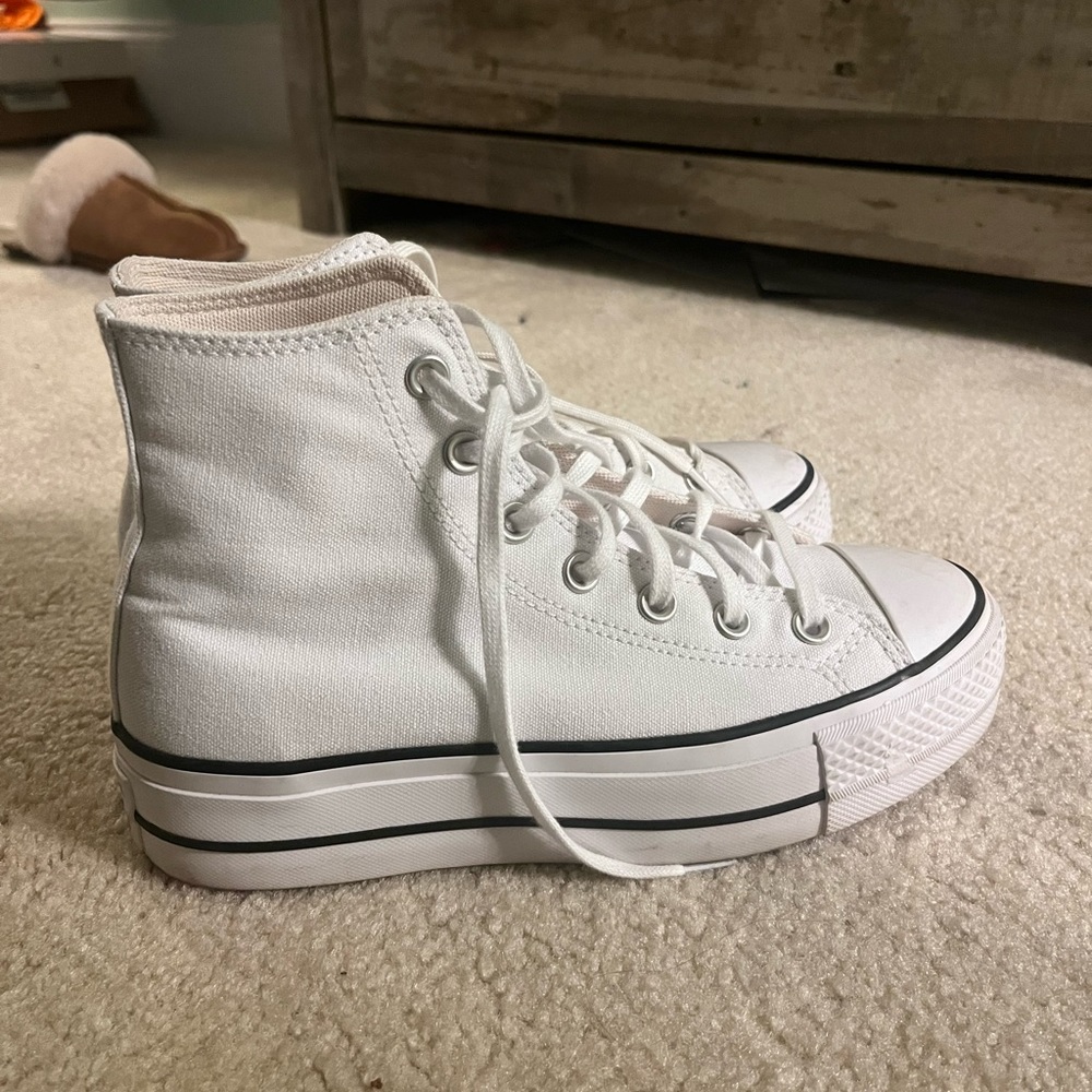 Like new converse sneakers!